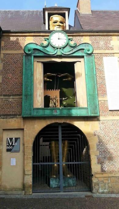 Superbe T2 A 200M De La Place Ducale Charleville-Mézières 外观 照片